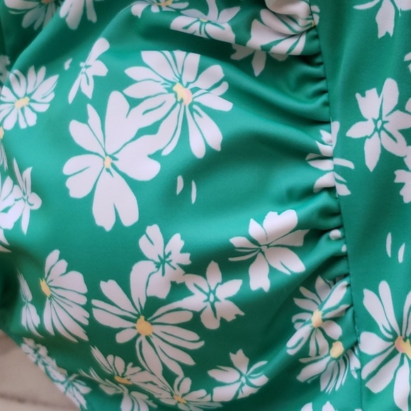 Tutorutor High Waisted Ruffle Floral Print Bikini in Green & White Size XL - Picture 4 of 11